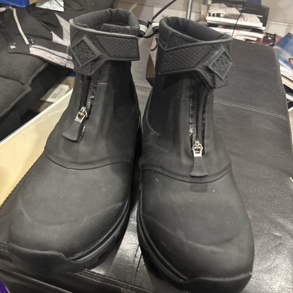 Men’s MUCK BOOTS APEX MID ZIP ANKLE BOOT BLACK Sz 8 NWT NO BOX